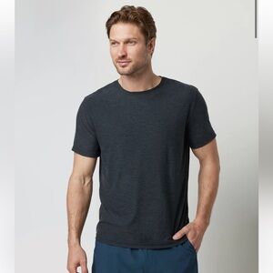 Vuori Strato Tech Tee — Charcoal Heather Grey Performance Shirt Men’s L